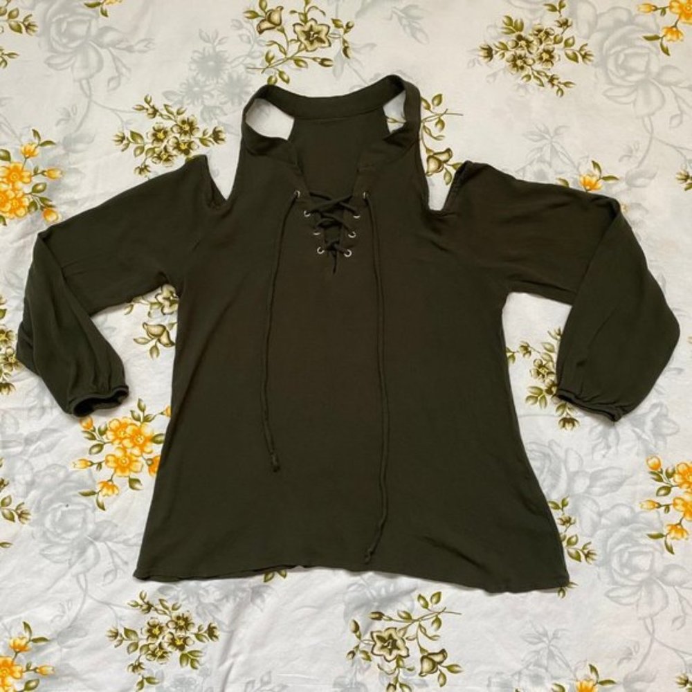 A'gaci Size M Lace Up Cold Shoulder Top - Picture 3 of 8